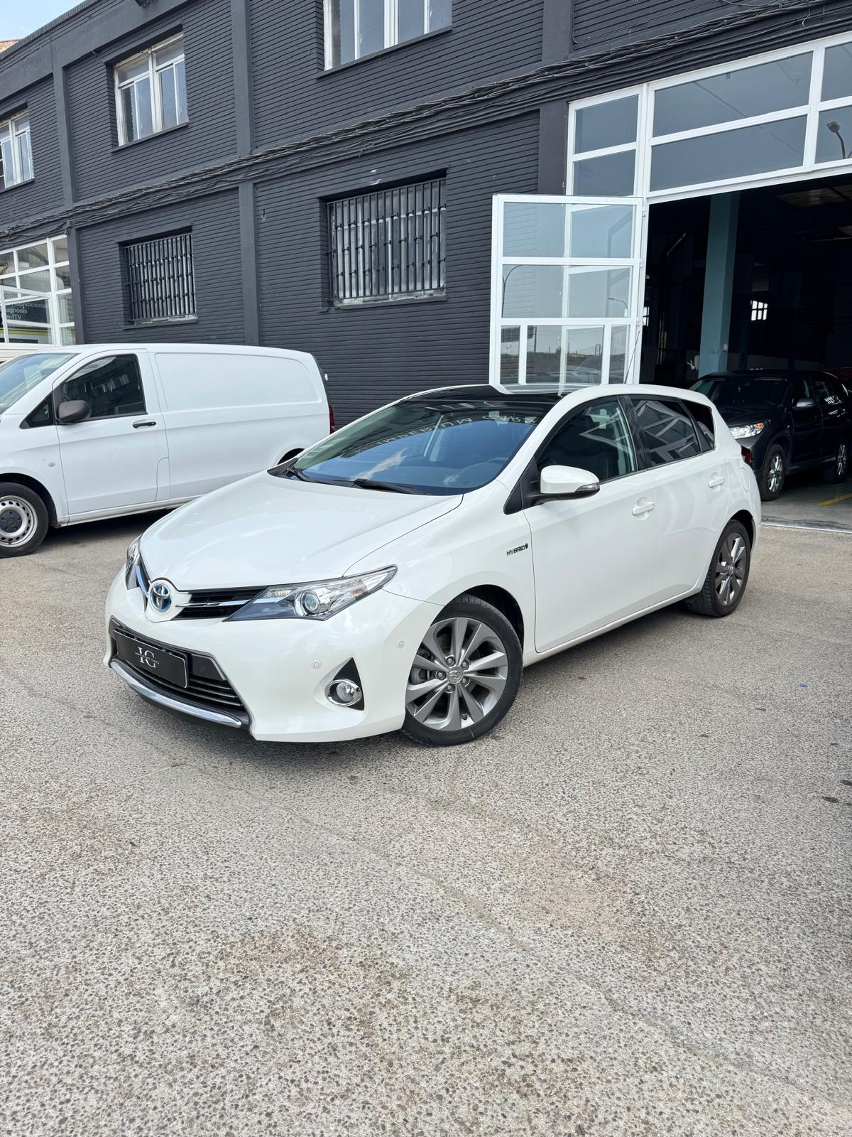 TOYOTA AURIS